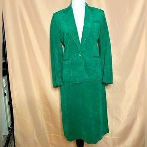 Fabulous 70’s Ultra Suede Kelly Green Suit, Blazer and Skirt Size 10, runs small